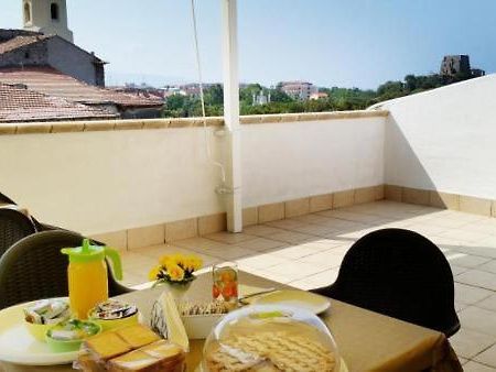 Oz House Bed & Breakfast Скалеа Екстериор снимка