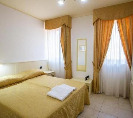 Oz House Bed & Breakfast Скалеа Екстериор снимка